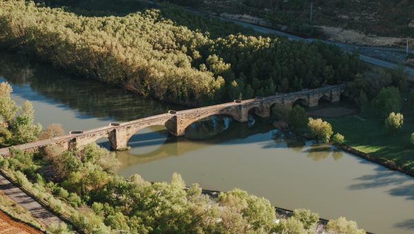 Puente Medieval sobre el río Ebro (San Vicente de la Sonsierra)
